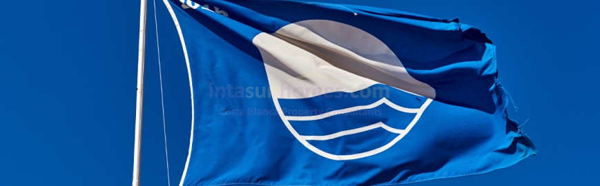A total of 26 blue flags will fly on the beaches of the Vega Baja in 2024