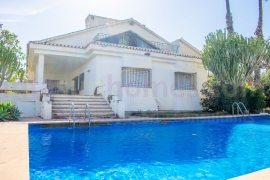 Doorverkoop - Detached House / Villa - Orihuela Costa - Cabo Roig