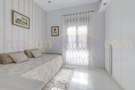 Reventa - Detached House / Villa - Orihuela Costa - Villamartin