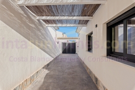 Doorverkoop - Detached House / Villa - Torrevieja - El Chaparral