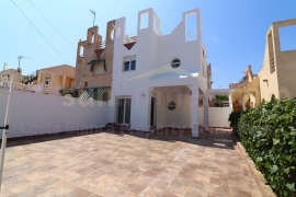 Resale - Townhouse / Semi-detached - Torrevieja - El Salado