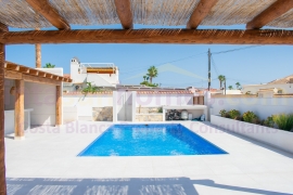 Resale - Detached House / Villa - Torrevieja - Torreta florida