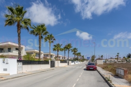 Resale - Detached House / Villa - Entre Naranjos Vistabella Golf