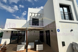 Doorverkoop - Detached House / Villa - Ciudad Quesada