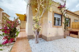 Resale - Townhouse / Semi-detached - Villamartin - Blue Lagoon