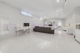 Resale - Detached House / Villa - Orihuela Costa - Villamartin