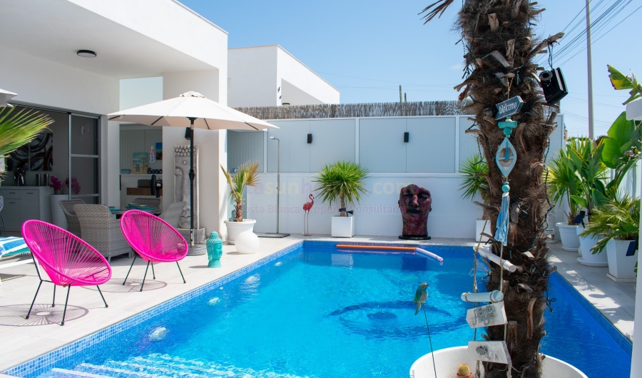 Resale - Detached House / Villa - Torrevieja - El Chaparral