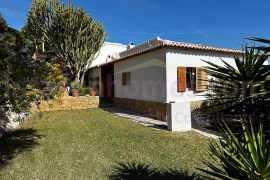 Doorverkoop - Detached House / Villa - Javea - Pinosol