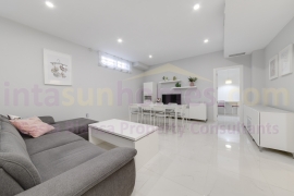 Resale - Detached House / Villa - Orihuela Costa - Villamartin