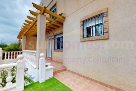 Resale - Townhouse / Semi-detached - Villamartin - Blue Lagoon