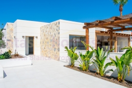 Resale - Detached House / Villa - Torrevieja - Torreta florida