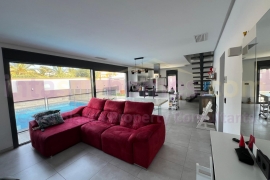 Resale - Detached House / Villa - Torrevieja - El Chaparral