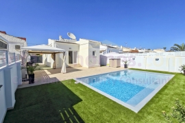 Doorverkoop - Detached House / Villa - Torrevieja - La Siesta - El Salado -  Torreta