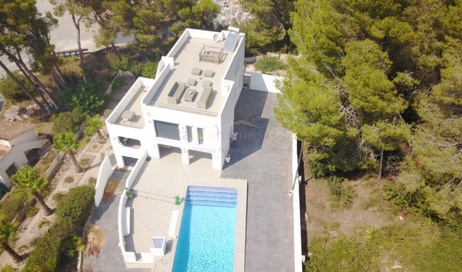 Resale - Detached House / Villa - Moraira