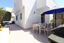 Doorverkoop - Detached House / Villa - Los Montesinos - La Herrada