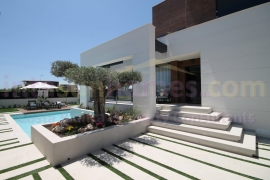 Nouvelle Construction - Detached House / Villa - Torrevieja - El Chaparral