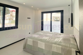 Reventa - Detached House / Villa - Torrevieja