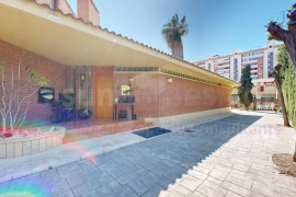 Resale - Detached House / Villa - San Juan de Alicante