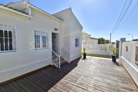 Resale - Detached House / Villa - Torrevieja - La Siesta - El Salado -  Torreta