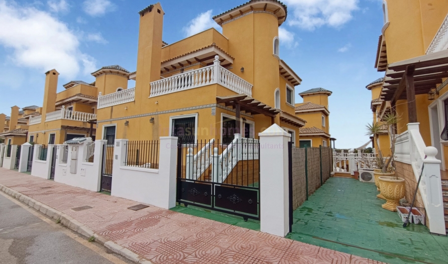 Resale - Townhouse / Semi-detached - Ciudad Quesada - Lo Marabu