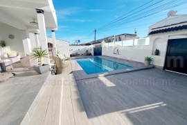 Doorverkoop - Detached House / Villa - Orihuela Costa - Cabo Roig