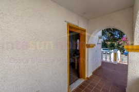 Resale - Detached House / Villa - Torrevieja - Los Altos