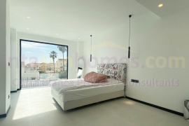 Reventa - Detached House / Villa - Torrevieja