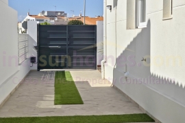 Resale - Detached House / Villa - Torrevieja - La Siesta - El Salado -  Torreta