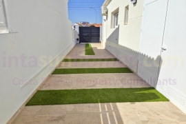 Resale - Detached House / Villa - Torrevieja - La Siesta - El Salado -  Torreta