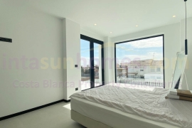 Reventa - Detached House / Villa - Torrevieja