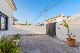 Doorverkoop - Detached House / Villa - Torrevieja - El Chaparral