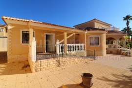 Doorverkoop - Detached House / Villa - La Marina - La Escuera