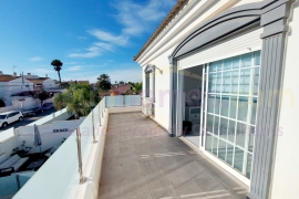 Doorverkoop - Detached House / Villa - Orihuela Costa - Cabo Roig