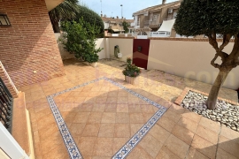 Doorverkoop - Detached House / Villa - Torrevieja Centro - Torrevieja