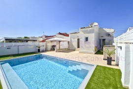 Doorverkoop - Detached House / Villa - Torrevieja - La Siesta - El Salado -  Torreta