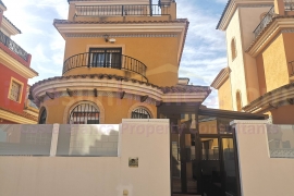 Resale - Detached House / Villa - Los Montesinos - La Herrada