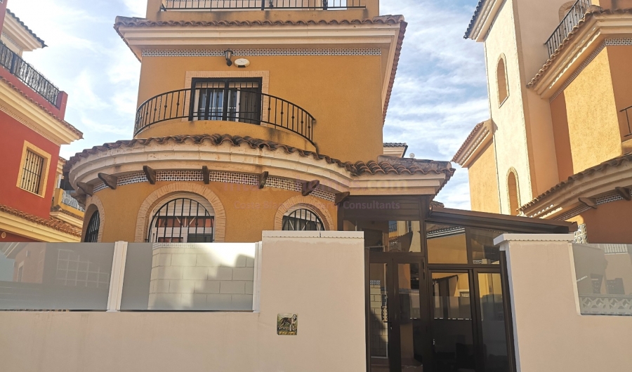 Resale - Detached House / Villa - Los Montesinos - La Herrada