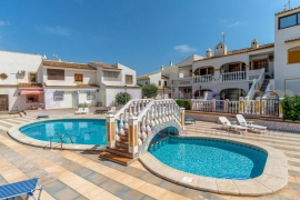 Doorverkoop - Detached House / Villa - Torrevieja - Los Altos