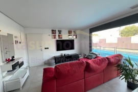 Resale - Detached House / Villa - Torrevieja - El Chaparral