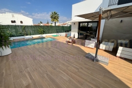 Doorverkoop - Detached House / Villa - Ciudad Quesada