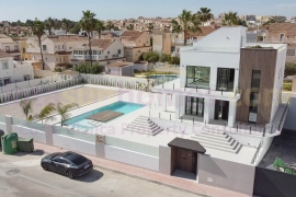 Reventa - Detached House / Villa - Torrevieja