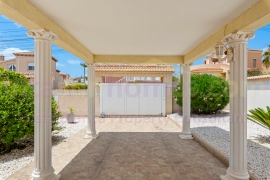 Doorverkoop - Detached House / Villa - Ciudad Quesada