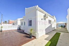 Doorverkoop - Detached House / Villa - Torrevieja - La Siesta - El Salado -  Torreta