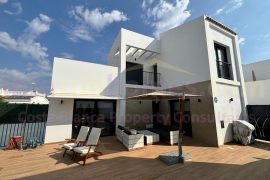 Doorverkoop - Detached House / Villa - Ciudad Quesada