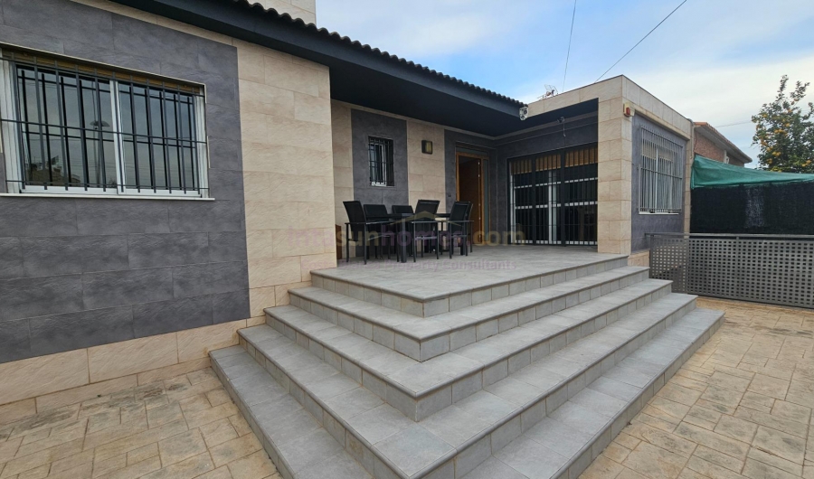 Reventa - Detached House / Villa - Torrevieja