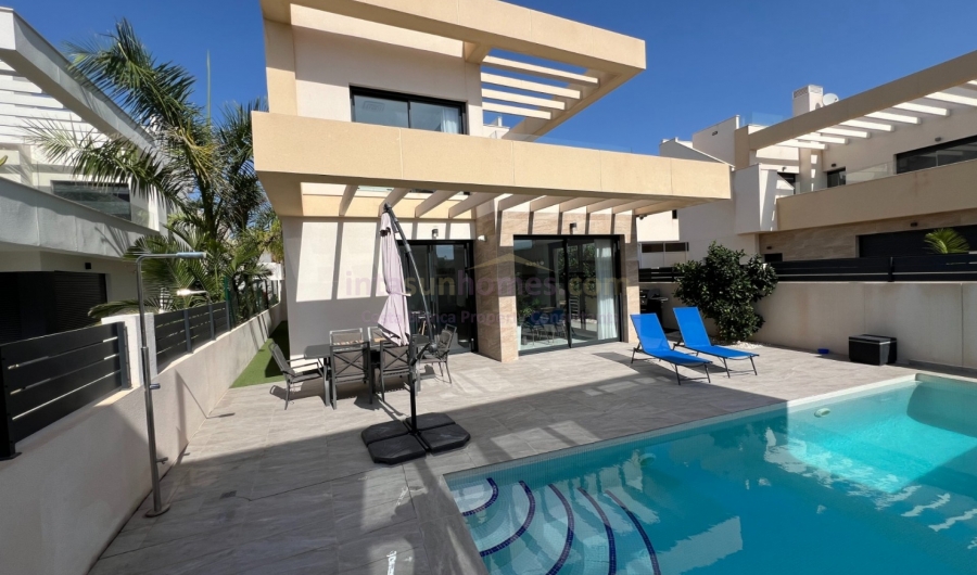 Resale - Detached House / Villa - Los Montesinos - La Herrada