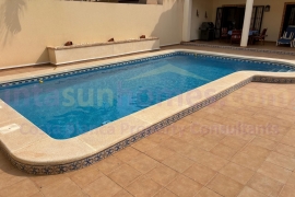 Doorverkoop - Detached House / Villa - Torrevieja Centro - Torrevieja