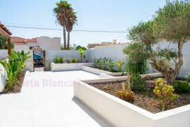 Resale - Detached House / Villa - Torrevieja - Torreta florida