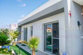 Resale - Detached House / Villa - Torrevieja - El Chaparral