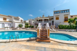 Doorverkoop - Detached House / Villa - Torrevieja - Los Altos